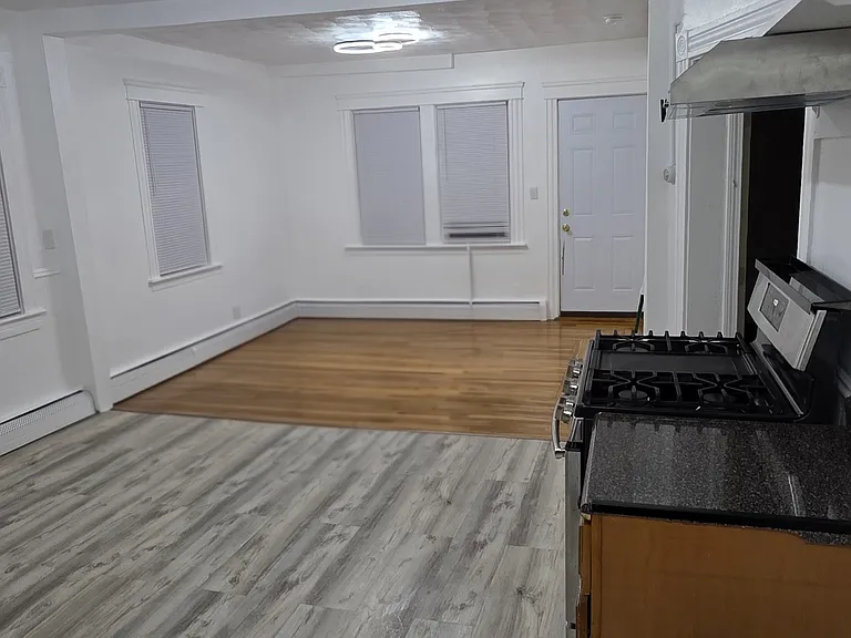 226 Farmington Ave #2 — Photo 2
