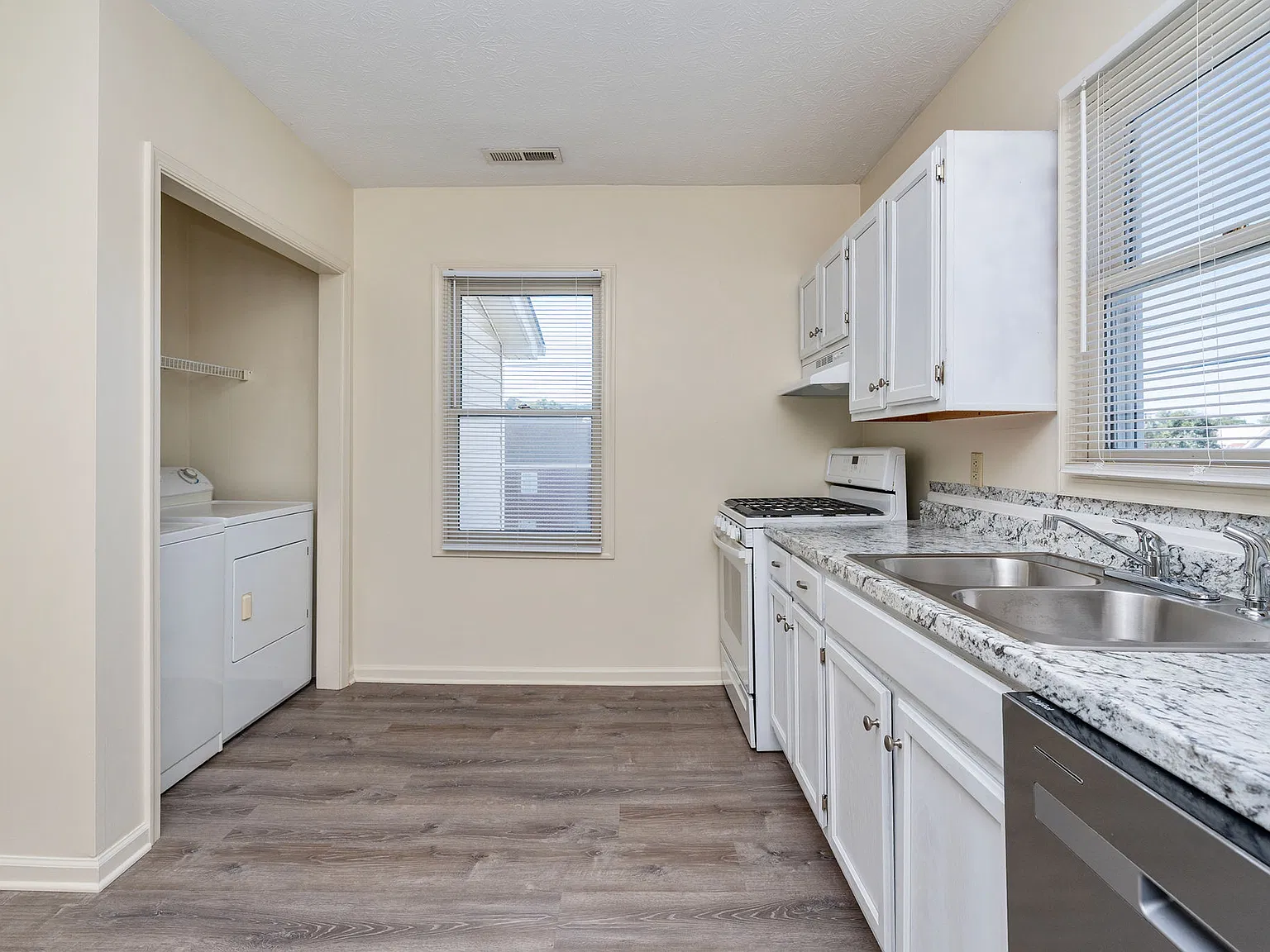 2 bed, 850 sqft, $1,125 — Photo 3