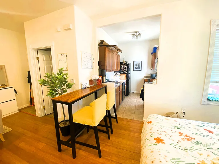 Smart design with plenty of room to set up a convenient eating bar or high-top table