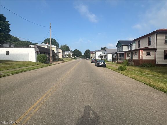 5th image of 309 E 1st St