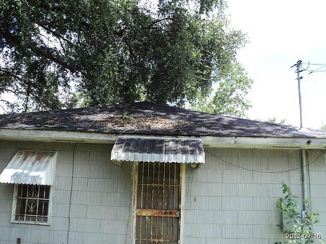 1st image of 415 E Roanoke Dr