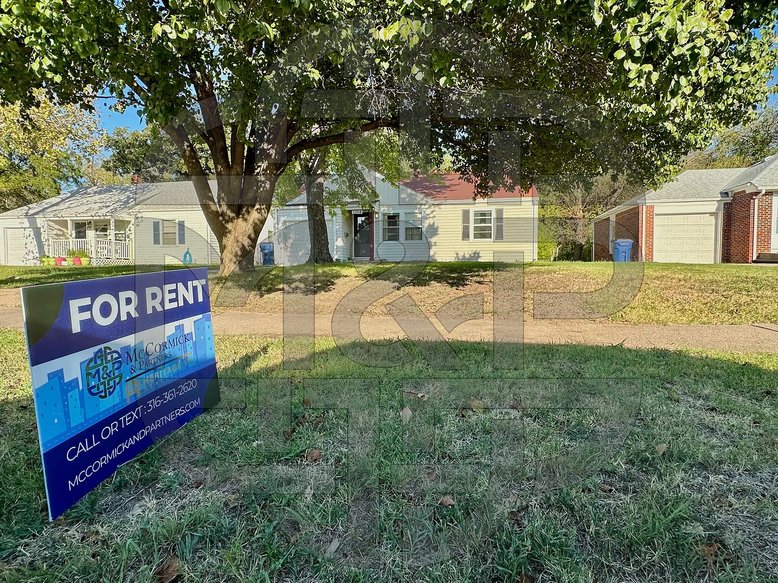 1214 N Crestway — Photo 1
