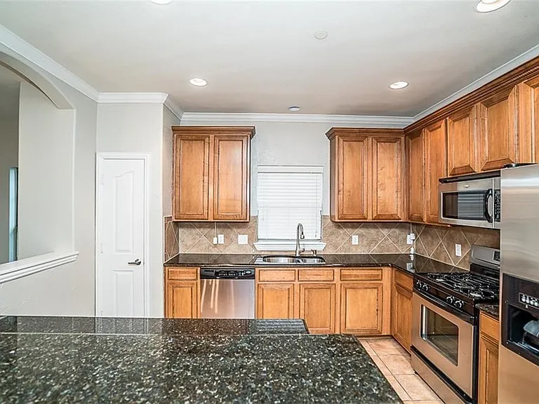 8720 Paradise Dr — Photo 7