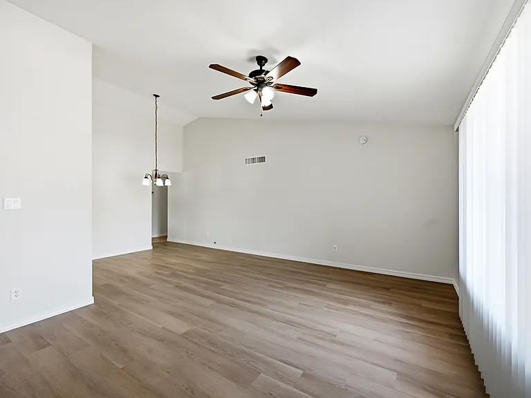 6232 W Sierra St — Photo 6