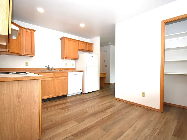 9 Michael Grove Ave — Photo 4