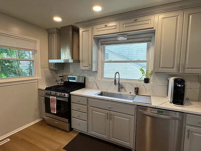 1650 La Salle Ave — Photo 8