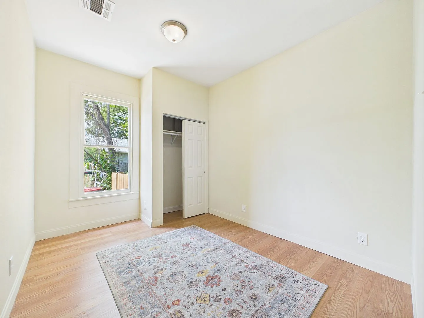 617 E Vermilion Street — Photo 4