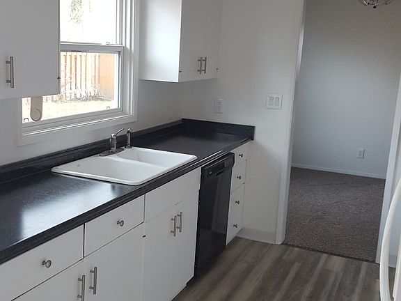 5th image of 698 James Pl
