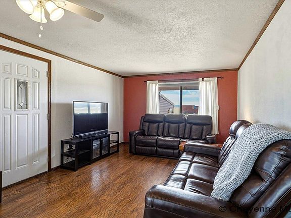 5th image of 709 Valley View Dr