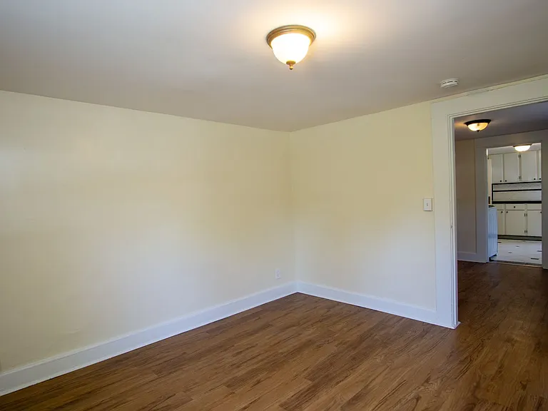 1235 SE Yamhill St #12 — Photo 5
