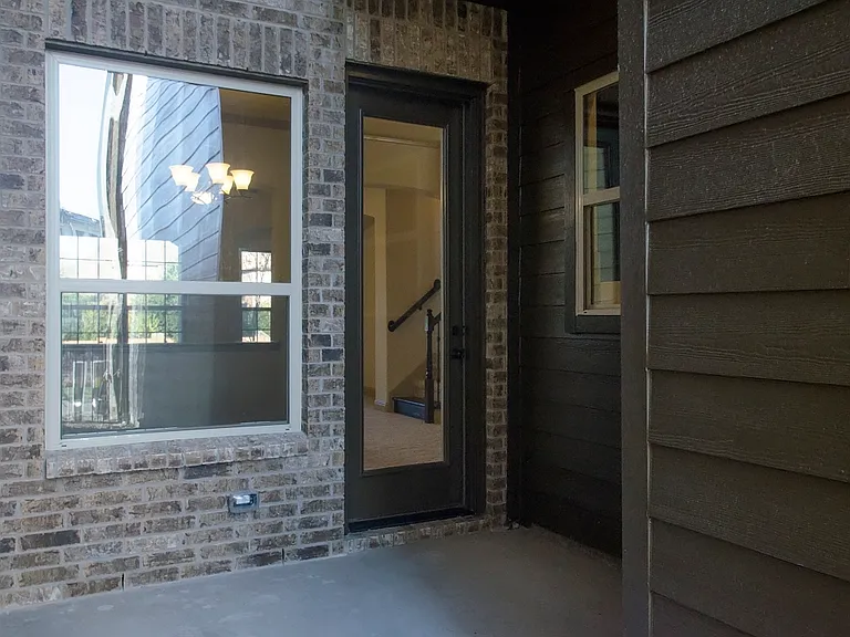 939 Whitehall Dr — Photo 31