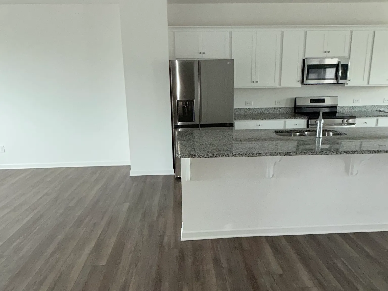3 bed, 3.5 bath, 2265 sqft, $2,000 — Photo 4