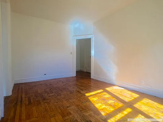 Rented by Sovereign Associates | media 11