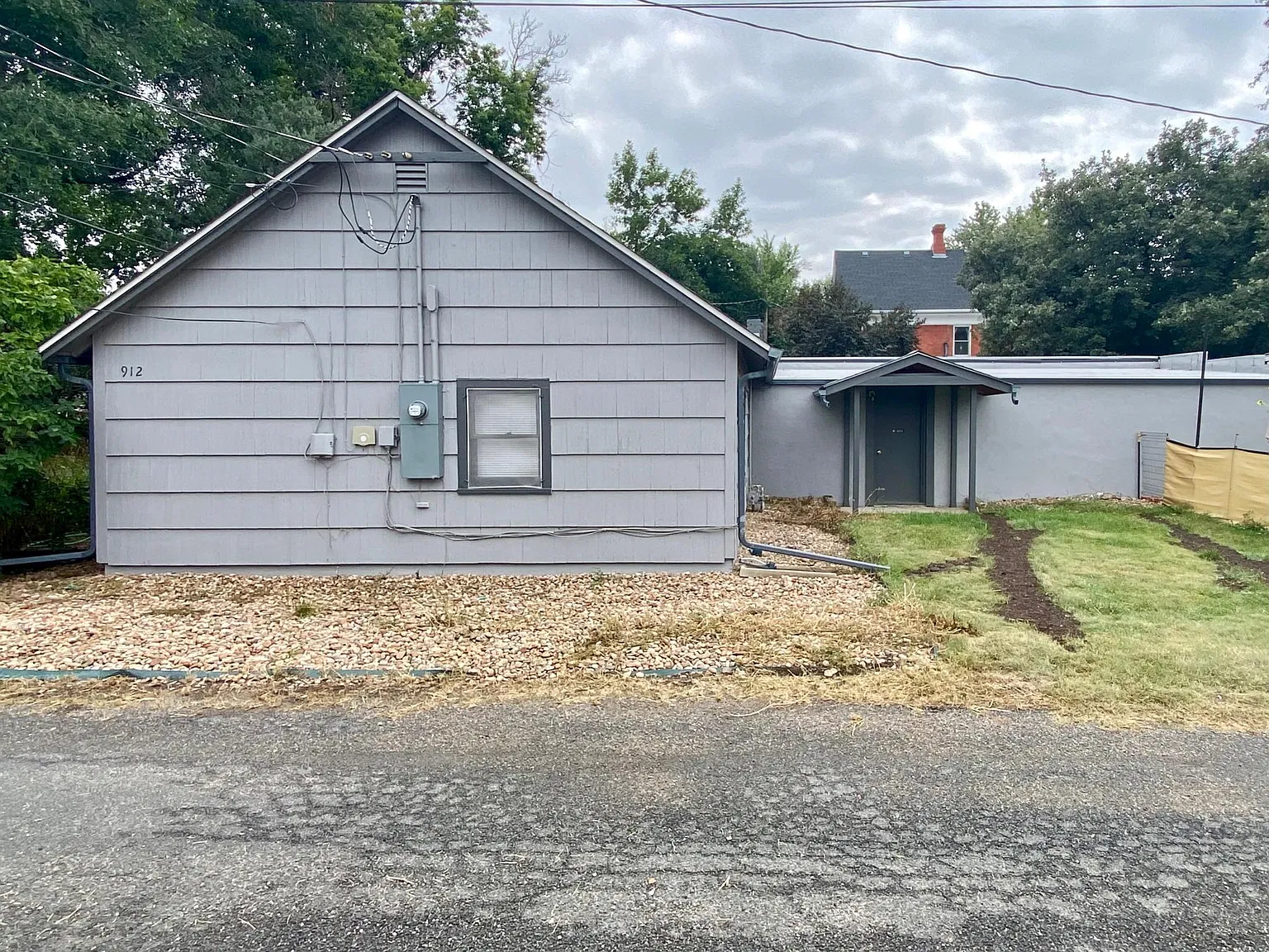 3 bed, 1054 sqft, $2,000 — Photo 1