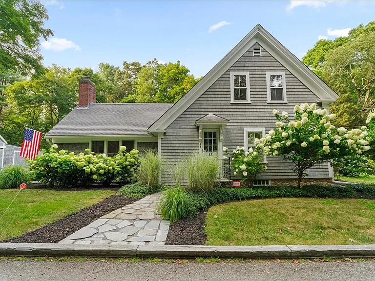 44 Stetson Pl — Photo 3