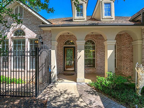 2nd image of 2806 Wood Hollow Ln