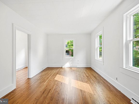 3rd image of 3 Willow St