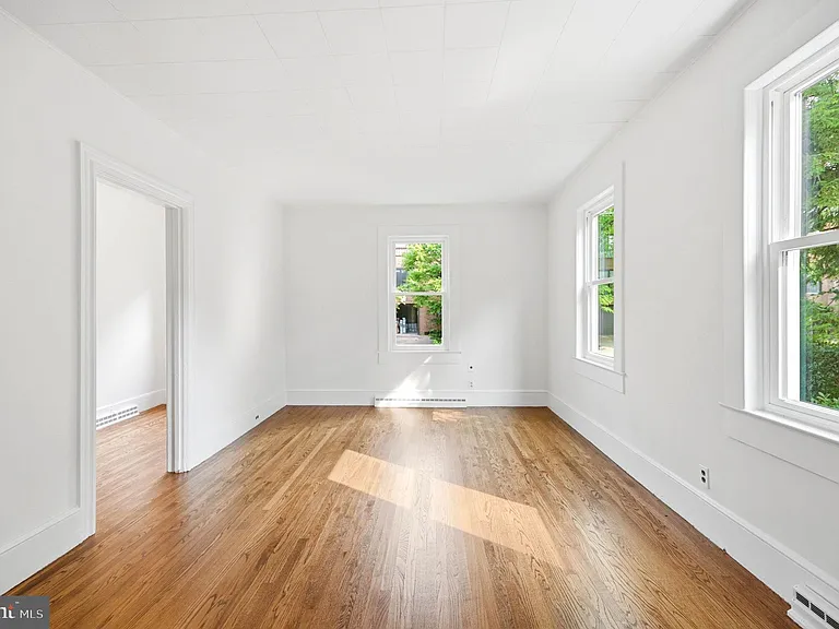 3 Willow St — Photo 3