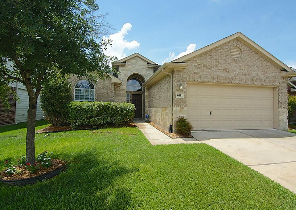 Immaculate 3 bedroom, 2 bath single story home.