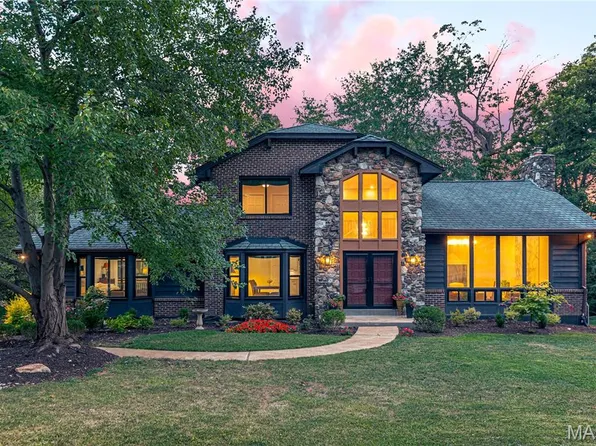 13250 Pinetree Lake Dr, Chesterfield, MO 63017