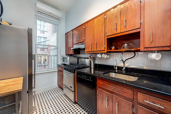 Rented by Metropolitan Res. Partners | media 8