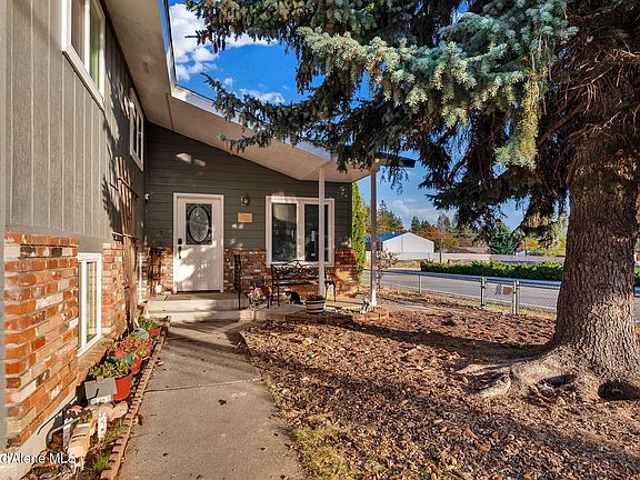 3rd image of 305 E 21st Ave