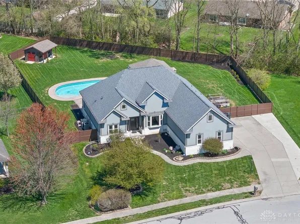 102 Margarets Run Ct, Englewood, OH 45322