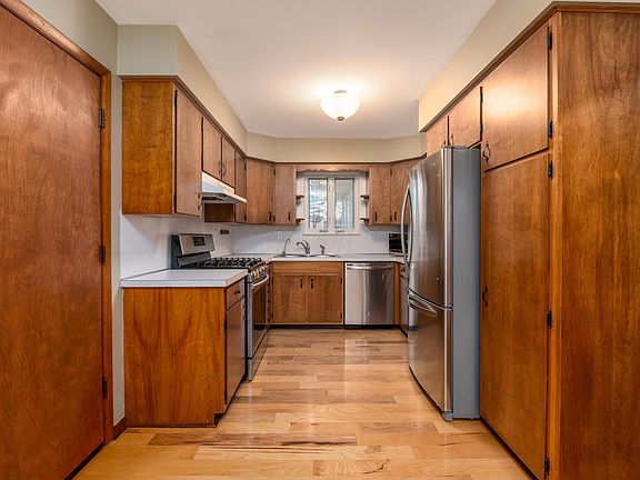 2nd image of 1049 Sherwood Ave