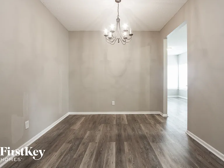 8119 Corktree Dr — Photo 3