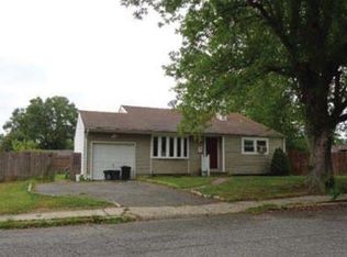 2203 Wave Ave, Medford, NY 11763