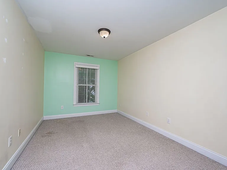 520 S Laurel St — Photo 15
