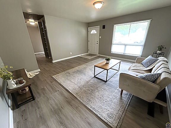 4th image of 3912 SW 26th St