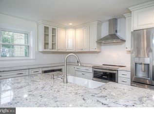 30 Dunminning Rd, Newtown Square, PA 19073