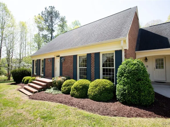 1635 Price Dr, Farmville, VA 23901