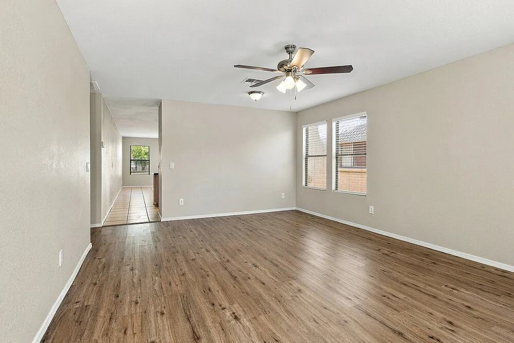 3 bed, 2.0 bath, 1548 sqft, $2,010 — Photo 3