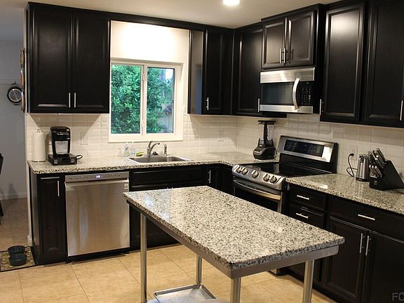 5th image of 27 Pickcane Ln