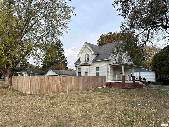 3rd image of 1420 Willard St