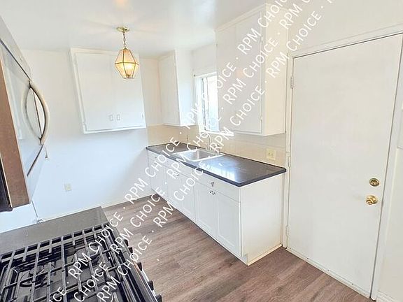 4th image of 1062 1/2 Ravenna Ave