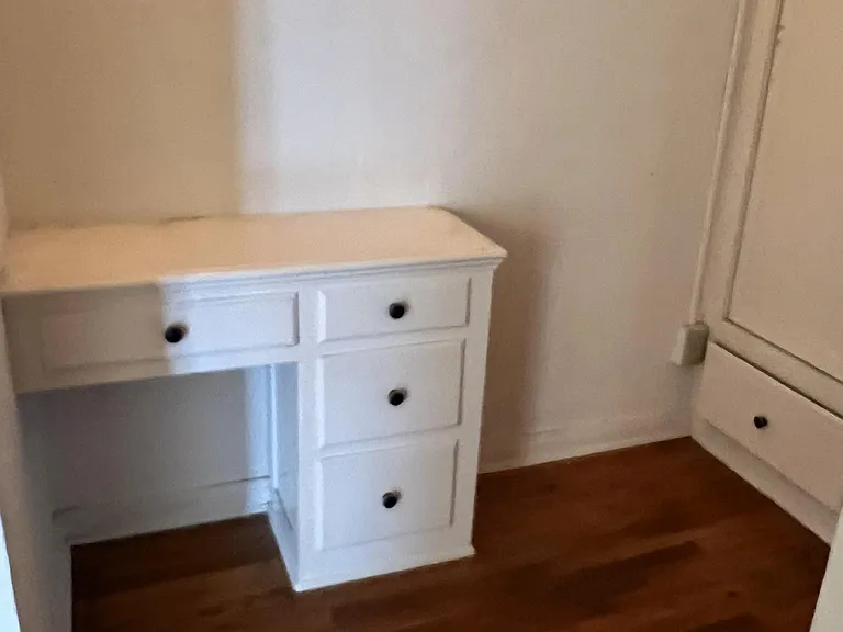 Built-in desk in bonus office or vanity nook