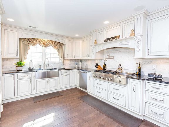 3rd image of 1248 Lakeshore Dr