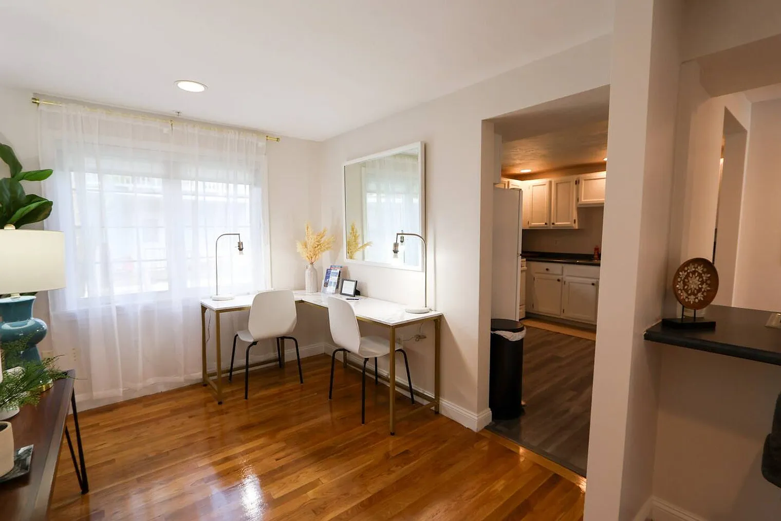 3 bed, 3.0 bath, 2023 sqft, $8,637 — Photo 4