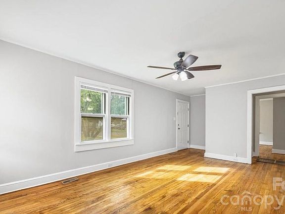 3rd image of 1321 Eisenhower Rd