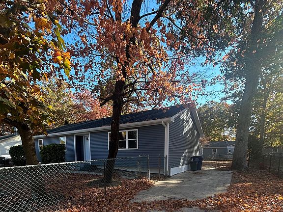 3rd image of 247 Dennis Ave