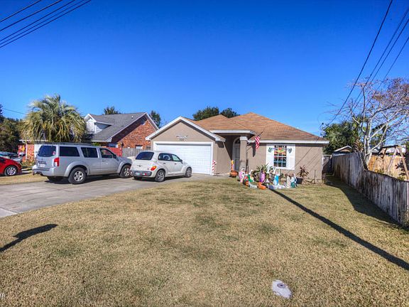 3rd image of 320 Hibiscus Ave