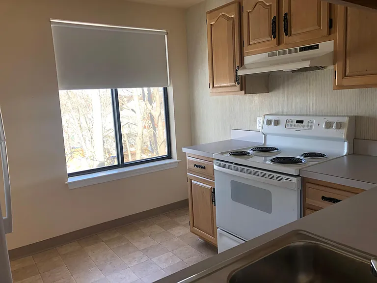 142 Van Zandt Ave #301 — Photo 9