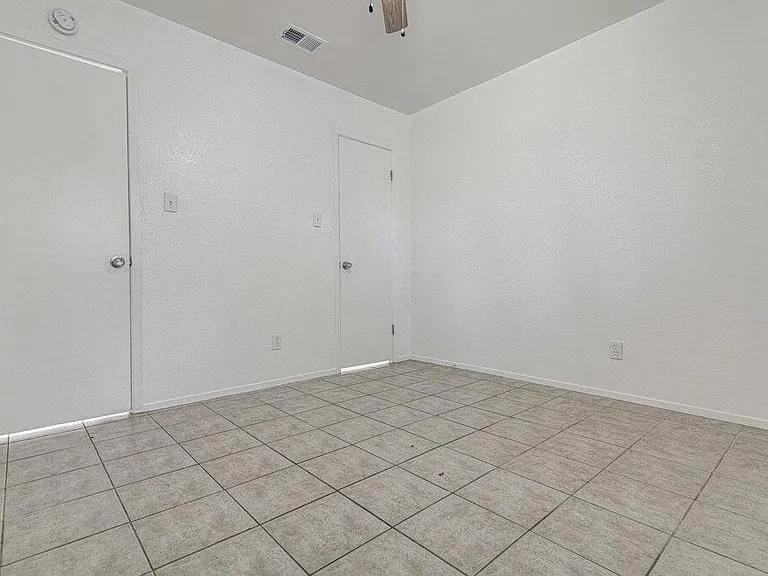 805 Sirocco Dr #B — Photo 11