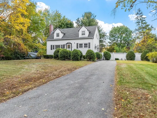 51 Arakelian Dr, Billerica, MA 01821