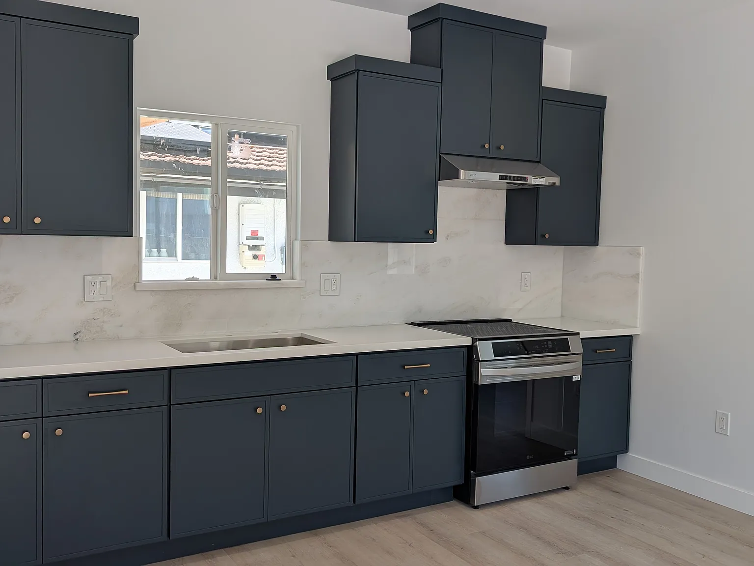 2 bed, 747 sqft, $2,700 — Photo 2