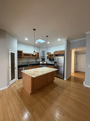 873 Farmington Ave #2 Photo 1
