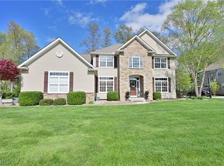 457 Cedarwood Rd, Avon Lake, OH 44012